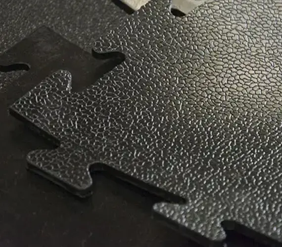 Piso rompecabezas modular de 50x50 cm para gimnasio - Sistema que se ensambla sin herramientas