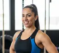 Dueño de box crossfit con piso rompecabezas para gimnasio